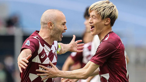 Iniesta ghi bàn giúp Vissel Kobe vào tứ kết AFC Champions League