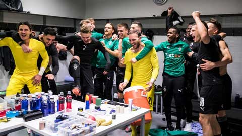 Cầu thủ Gladbach sướng phát điên khi lần đầu vào vòng knock-out sau 43 năm