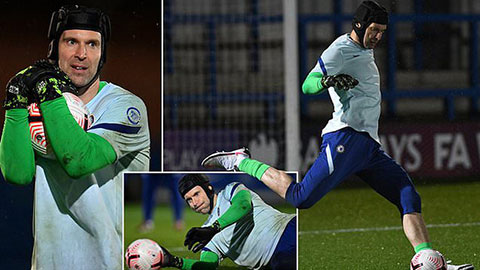 Petr Cech để thua 2 bàn trong màu áo đội trẻ Chelsea