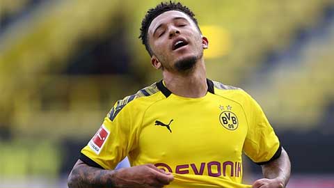 CĐV Dortmund ngao ngán trước pha bỏ lỡ của Sancho