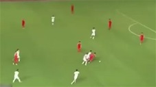 Xoay compa như Zidane vượt qua đối thủ nhưng cái kết lại đắng ngắt