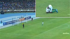 Quả penalty 'gợi đòn' nhất lịch sử và ăn mừng rất 'bựa'