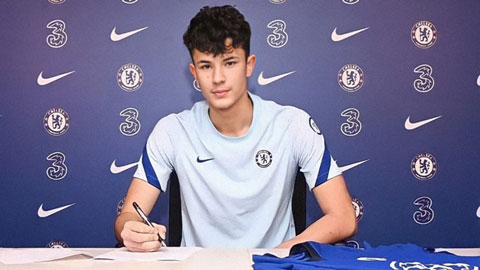 Cầu thủ Thái Lan vừa ký hợp đồng chuyên nghiệp với Chelsea là ai?