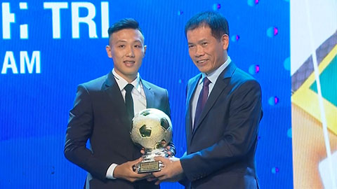 Nguyễn Minh Trí nhận Quả bóng Vàng futsal Việt Nam năm 2020 