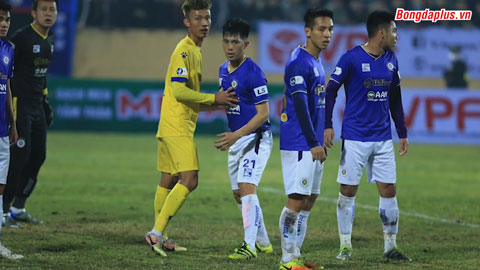 Đình Trọng nếm trái đắng trong lần đầu tiên tái xuất V.League sau 17 tháng