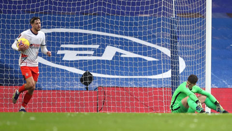 Thủ môn Kepa của Chelsea lại tự biến mình thành trò hề trước Luton Town