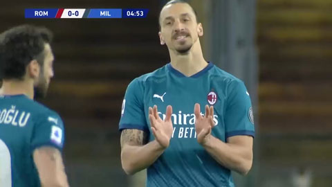 Ibrahimovic lắc đầu không tin mình bỏ lỡ sau pha biểu diễn đánh gót trước Roma