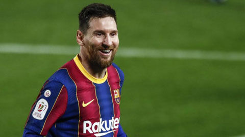 Messi nhảy chồm chồm trên sân và đấm vào không trung sau khi Pique ghi bàn