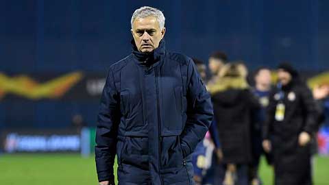 Bị loại sốc, CĐV Tottenham đòi sa thải ngay HLV Mourinho