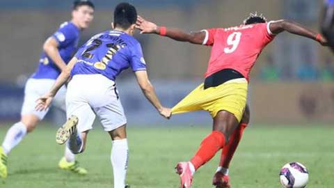 Cận cảnh Đình Trọng kéo quần ngoại binh Hà Tĩnh, bị đánh trúng mặt