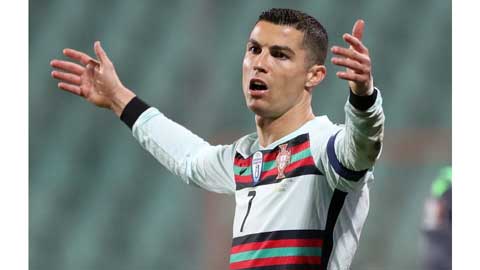 Ronaldo bỏ lỡ 2 cơ hội liên tiếp khó tin trước Luxembourg