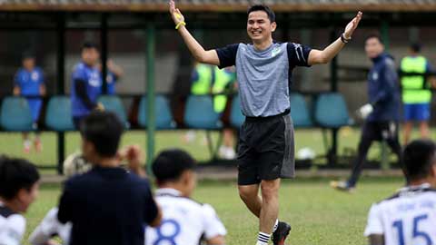 HLV Kiatisak và HAGL xô đổ hàng loạt kỷ lục tại V.League 2021 như thế nào?
