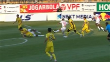 Văn Thanh tung cú sút cực mạnh vọt xà (HAGL 0-0 Hà Nội)