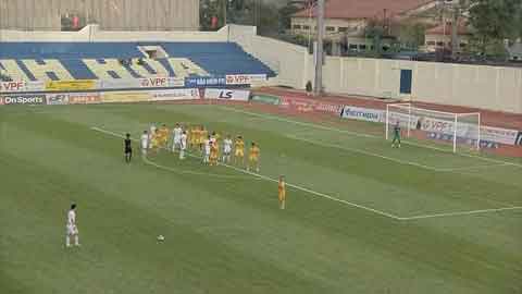 Xuân Trường đá phạt đầy ý đồ (Thanh Hóa 0-0 HAGL)