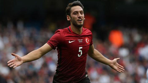 Ngôi sao EURO 2020: Hakan Calhanoglu (ĐT Thổ Nhĩ Kỳ)