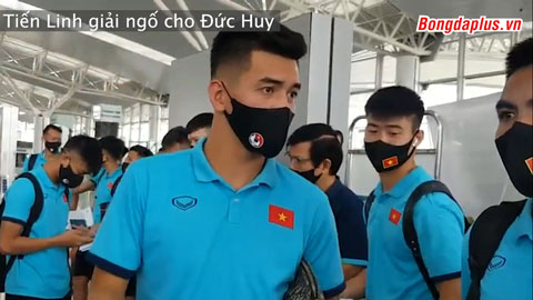 Tiến Linh giải ngố cho Đức Huy khi đi hạng thương gia của chuyên cơ sang UAE