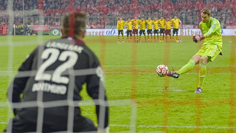 Những cú sút penalty siêu tệ của các thủ môn