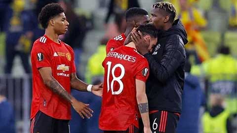 Những video độc dị nhất tuần: Bruno Fernandes khóc nức nở sau thất bại ở chung kết Europa League