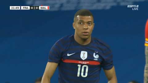 Mbappe ăn vạ thô thiển khiến hậu vệ xứ Wales ngán ngẩm