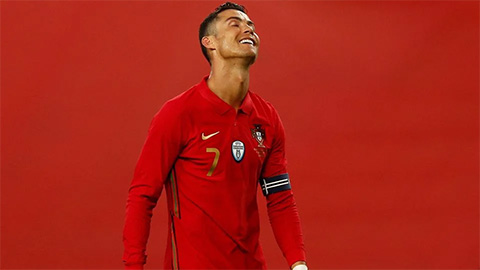 Ronaldo có pha sút phạt thảm họa nhất sự nghiệp