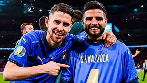 Thầy trò Mancini tri ân Spinazzola theo cách cuồng nhiệt nhất
