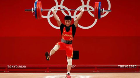 VĐV Trung Quốc đứng một chân nâng tạ phá kỷ lục Olympic