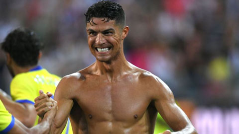 Ronaldo cởi áo ăn mừng hụt rồi ôm đầu khi không được công nhận bàn thắng