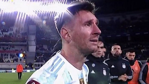 Messi khóc như mưa khi khoe cúp Copa America trước CĐV nhà sau trận gặp Bolivia