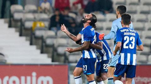 Cầu thủ vô danh lập siêu phẩm từ 45m khiến CĐV nức lòng