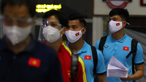 ĐT Việt Nam đặt chân đến UAE, sẵn sàng cho trận gặp Trung Quốc
