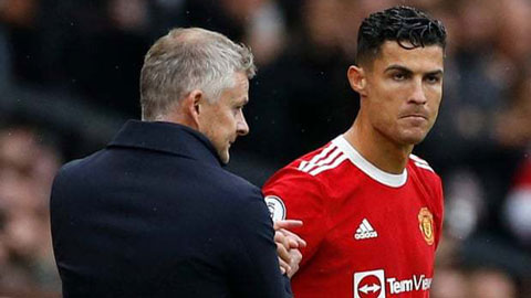 HLV Solskjaer đáp trả cực gắt khi Ronaldo yêu cầu được đá chính tất cả các trận