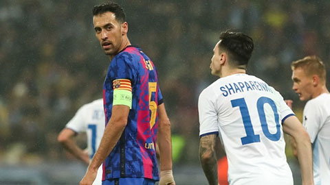 Busquets ăn vạ không thể thô thiển hơn trước Dinamo Kiev