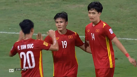 Quang Hải dứt điểm một chạm cực nhanh thành bàn (Việt Nam 4-0 Campuchia)