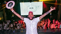 'Con nghiện sinh nhật' Neymar mừng tuổi mới như thế nào?