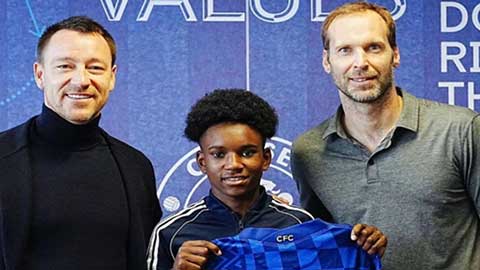 Vượt mặt MU, Chelsea chiêu mộ xong cầu thủ 15 tuổi