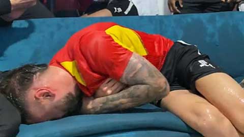 Cầu thủ khóc khi lần đầu tiên tuyển Pháp