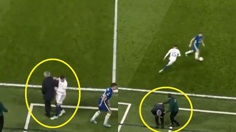 Mải tranh bóng với cầu thủ Chelsea, Valverde khiến ông thầy Ancelotti chấn thương