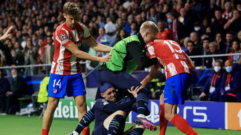 Folden chơi tiểu xảo khiến cầu thủ Atletico vs Man City lao vào xô xát