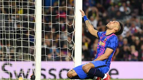 Không thể tin nổi pha bỏ lỡ của Aubameyang trước Frankfurt 