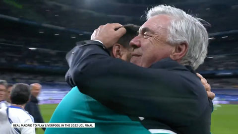 HLV Ancelotti ôm con trai khóc sau chiến tích của Real 