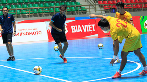 ĐT futsal Việt Nam rộn tiếng cười trong buổi tập chuẩn bị đấu Malaysia