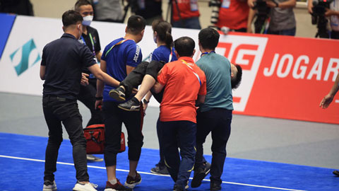 Cận cảnh VĐV Wushu Nguyễn Văn Phương chấn thương khi đang biểu diễn