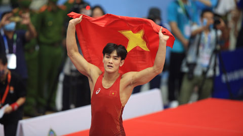 Đô vật 22 tuổi Bùi Mạnh Hùng vui sướng khi giành HCV trong lần đầu dự SEA Games