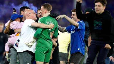 Trụ hạng thành công, Everton ăn mừng như vô địch
