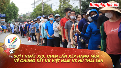 Suýt ngất xỉu, chen lấn xếp hàng nhận vé chung kết nữ Việt Nam vs nữ Thái Lan