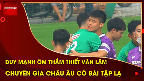 Văn Lâm ôm Duy Mạnh thắm thiết, được tập chơi chân với chuyên gia châu Âu