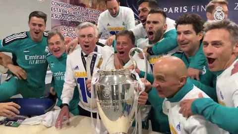 Dàn sao Real quẩy tưng bừng, tắm bia trong phòng thay đồ sau khi vô địch Champions League