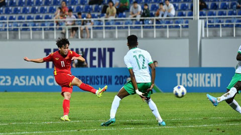 Chiêm ngưỡng cú sút suýt thành siêu phẩm của Minh Bình trước U23 Saudi Arabia