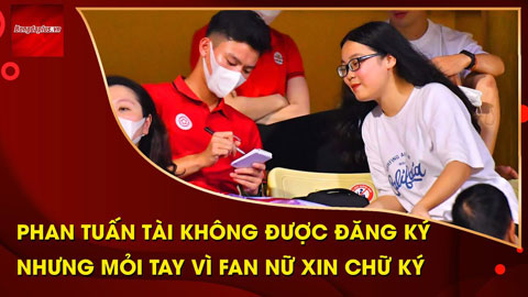 Phan Tuấn Tài cực thân thiện, ký tặng, chụp hình với CĐV trên khán đài khi ra cổ vũ Viettel