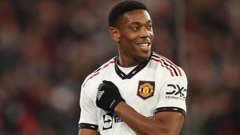 Martial ghi bàn liên tục, CĐV MU quay lưng với Ronaldo